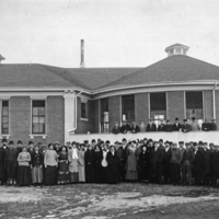 Group in Front of the New York Ladies Pavilion at the Jewish Consumptives&#039; Relief Society